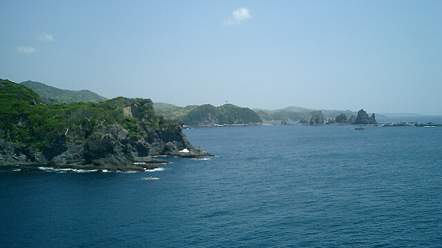 切り立った断崖と太平洋