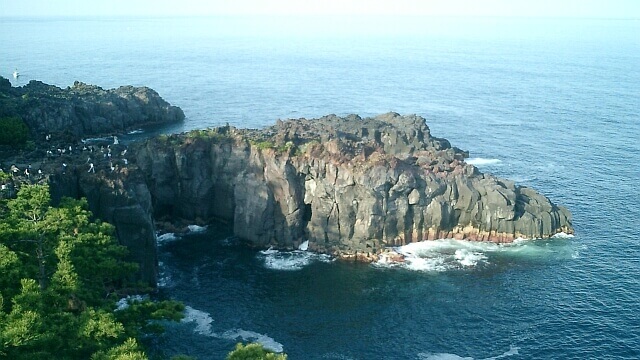 半島ならでは断崖