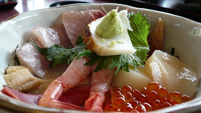 観光センター松吟で食べた海鮮丼