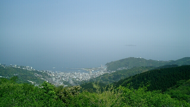滝知山からの熱海市街と相模灘