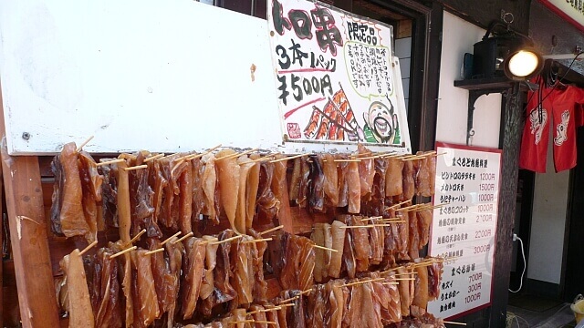 くろば亭の店頭で売られているトロ串