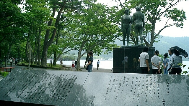十和田湖のシンボル「乙女の像」