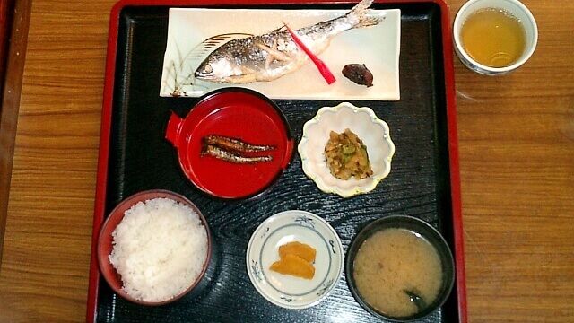 昼食で食べたヒメマス定食