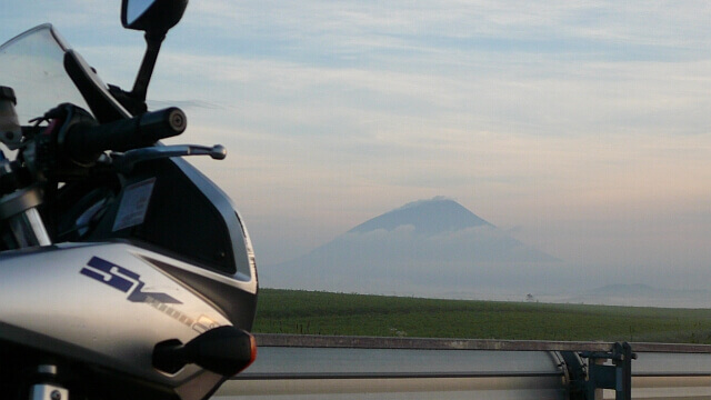 霧が晴れると姿を現した